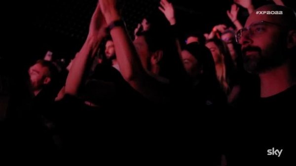 YUNGBLUD - Tissues [Live from X Factor Italy]