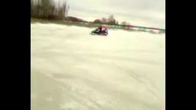 Гоняю на снегоходе по льду2018