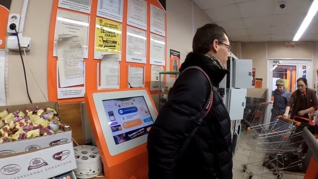 УЧАСТКОВЫЙ КОТОРЫЙ СМОГ оформить Дикси и изъять ПЯТЬ тележек просрочки! НАКАЗАЛИ МАГАЗИН! смотреть онлайн