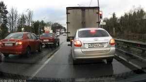 Проезд двух автобусов на красный свет (54 и 58в маршруты). Воронеж.