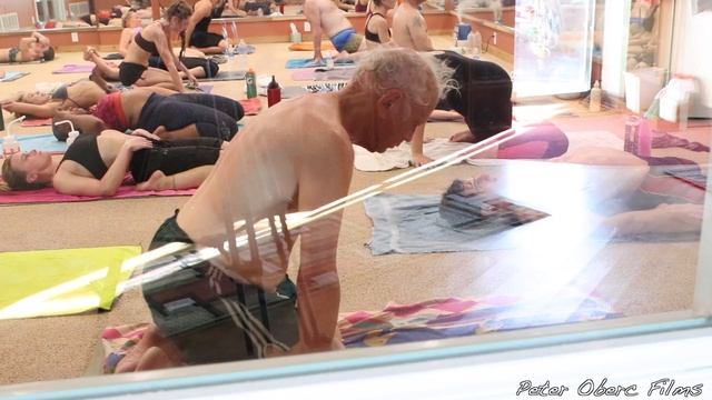 Bikram Yoga Danbury: 88 Year Old Midhat смотреть онлайн