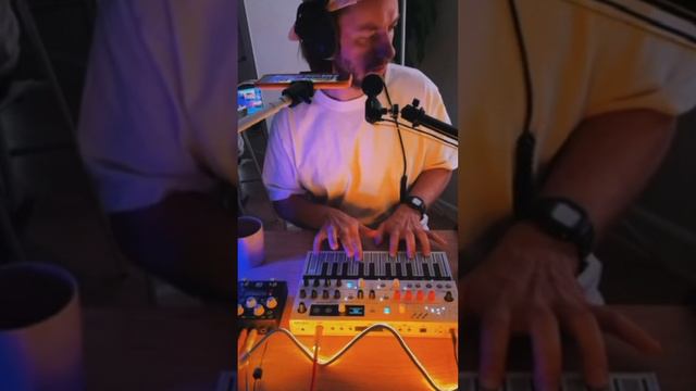 Arturia Microfreak + Astronaut V reverb смотреть онлайн
