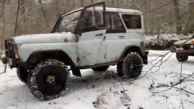 Нива против Уаз Хантер смотреть онлайн