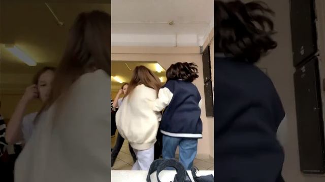 МИЛАНА С ПОДРУГОЙ?? #shorts #милана #миланахаметова #подружки #youtube смотреть онлайн