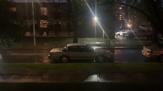 Ambient rain on a 1994 crown Victoria смотреть онлайн