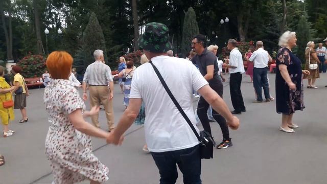 Ты меня свела с ума !!! Танцы в парке Горького!!! Харьков 2021 смотреть онлайн