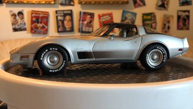 1982 Collector Edition Chevrolet Corvette Classic AutoArt Car Collection Diecast 1:18 смотреть онлайн