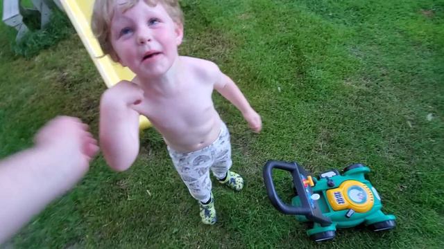 KIDS AND LAWNMOWERS! Mowing with Mama! Lawnmower Boy #9 смотреть онлайн