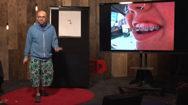 Jay Silver: Hack a banana, make a keyboard! смотреть онлайн