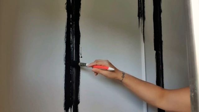 оформление стены молдингами| феншуй спальни