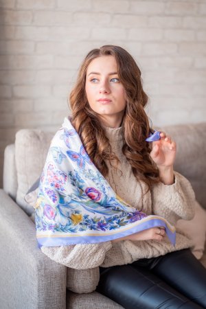 Платок шелковый (атлас) "Предчувствие любви", вид 15