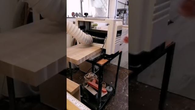 Процесс производства дубовой разделочной доски! Ускоренное видео смотреть онлайн