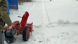 Обзор навесного снегоуборщика Пахарь  к мотоблоку МТЗ. Часть 2 .