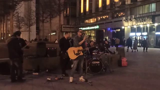 "Перемен требуют наши сердца", песни Виктора Цоя в центре Москвы 🎤🎸 смотреть онлайн