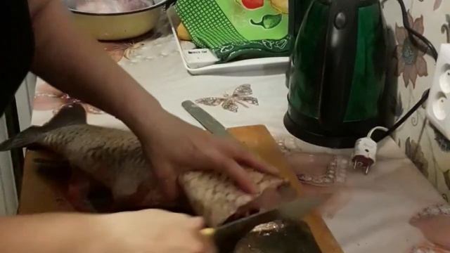 МАСТЕР РАЗДЕЛКИ РЫБЫ! (белый амур) смотреть онлайн