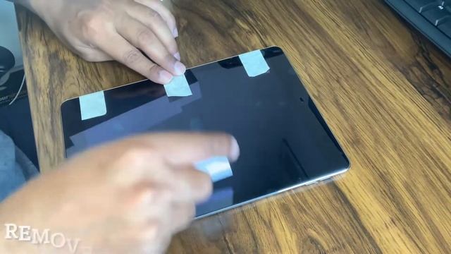 HOW TO INSTALL SCREEN PROTECTOR IPAD AIR 2 смотреть онлайн