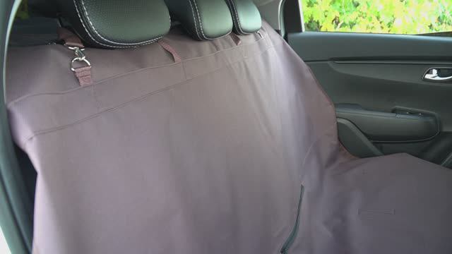 Видеообзор накидки на заднее сиденье для перевозки собак и кошек