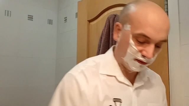 Review Gillette Labs Exfoliating Bar Razor with Magnetic Stand смотреть онлайн