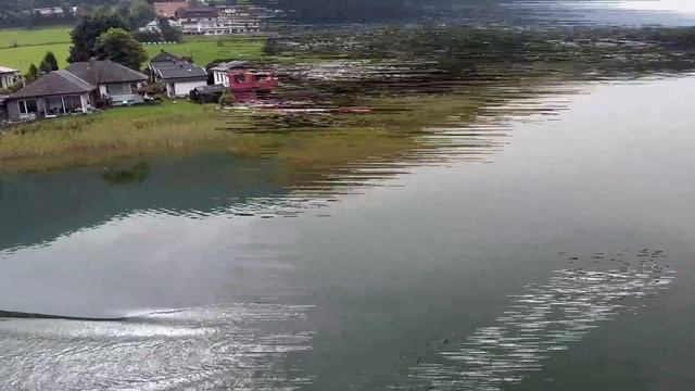 Полет над альпийским озером на электро-серфинге Radinn смотреть онлайн