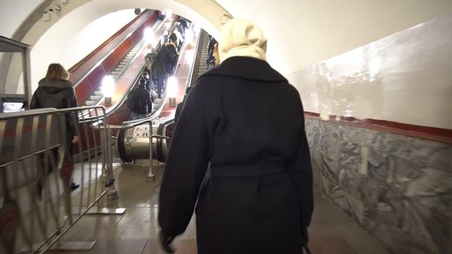 Russia, Moscow, Metro ride from Лубя́нка to Охотный ряд смотреть онлайн