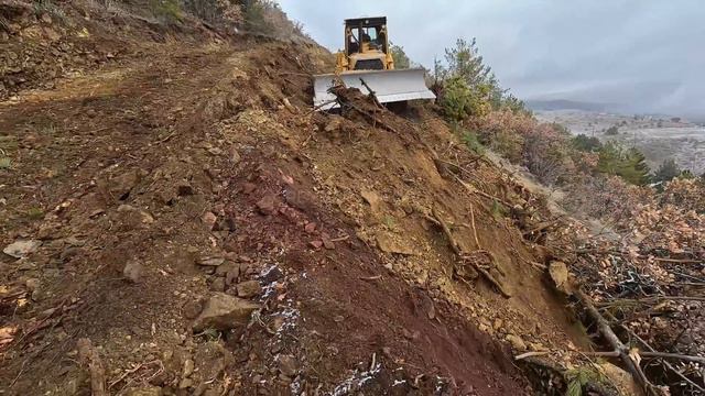 Caterpillar D7g Bulldozer Lowers Level To Capture Road Code #bulldozer #caterpillar