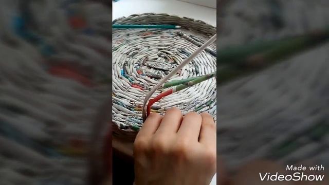Поднос. Плетение из газетных трубочек. Красивые ручечки:) смотреть онлайн