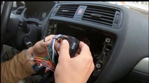 Установка магнитолы ISUDAR на VW Jetta 6