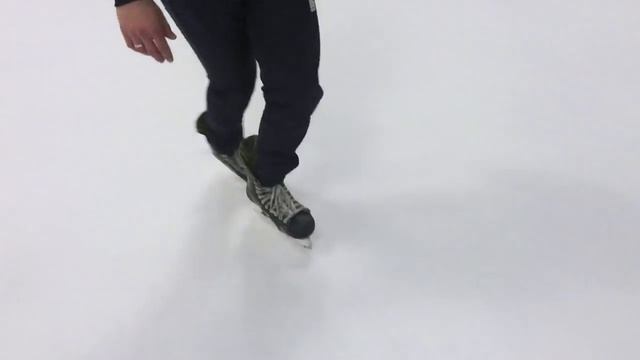 Урок 8 Катание спиной, скрестным шагом. Как кататься на коньках смотреть онлайн