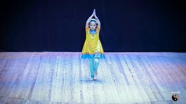 София - студия "Наваратна" - classical indian dance bharatanatyam - 9 years old girl смотреть онлайн