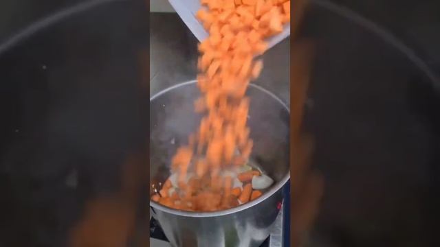 Как приготовить суп из морепродуктов. Готовит @chef_fadi_food смотреть онлайн