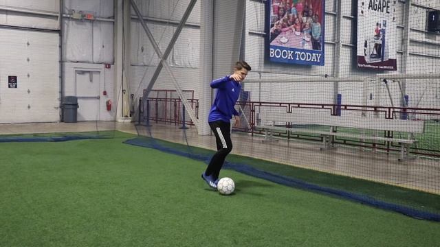 10 Dribbling Moves To Beat Defenders | Step By Step Dribbling Skills Tutorial смотреть онлайн