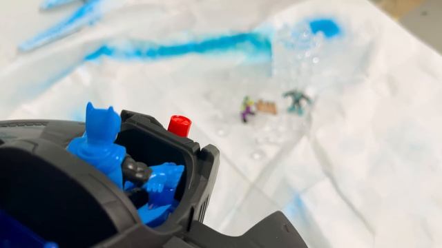 Влад и Крис помогают Бэтмену и Супермену спасти пещеру Бэтмена смотреть онлайн