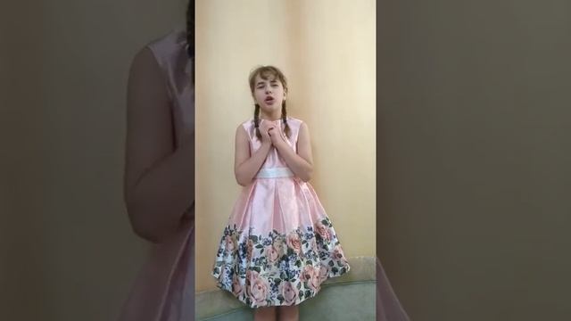 Мазурова Наталия ( 9 лет) читает "Телефон" смотреть онлайн