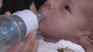Как правильно кормить ребёнка с бутылочки