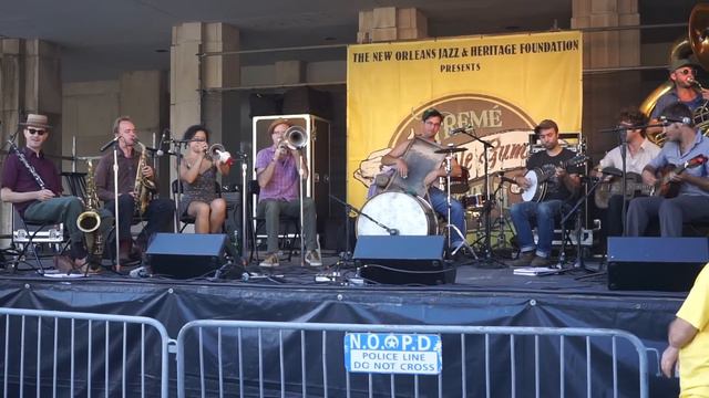 Tuba Skinny - How Do They Do It That Way (2017 Tréme Creole Gumbo Festival) смотреть онлайн