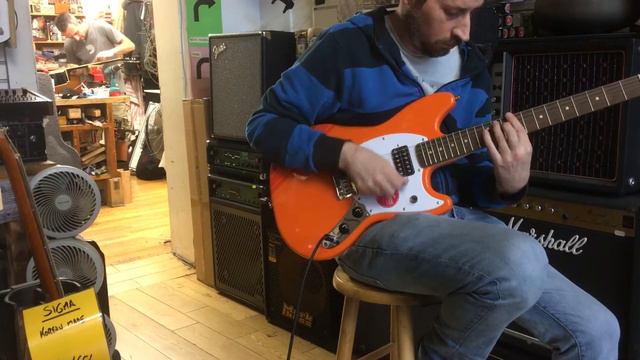 Squier Bullet Mustang смотреть онлайн