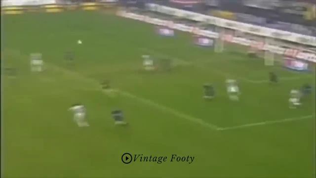 Seedorf scored 2 SCREAMERS against Buffon смотреть онлайн
