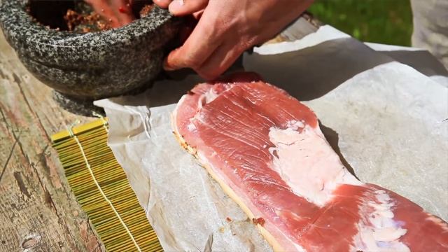 Свиная грудинка, запеченная на углях смотреть онлайн