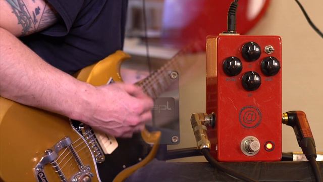 4 OVERDRIVE/DISTORTION PEDALS INTO FENDER BASSMAN 70 смотреть онлайн