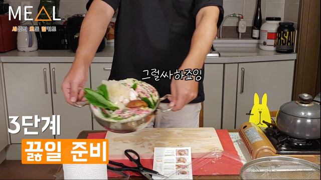 (SUB) [세모밀] 밀푀유 나베에 소주 한 잔 하려다 불냈습니다 l Cooking with a meal kit l 밀키트 추천 l 간단한 요리 l 자취 요리 смотреть онлайн