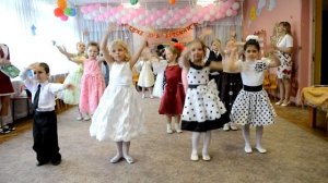 «Подари улыбку миру» на выпускном.