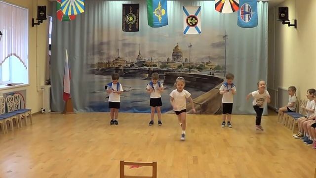 Средняя группа поздравляет пап с 23 февраля?? смотреть онлайн