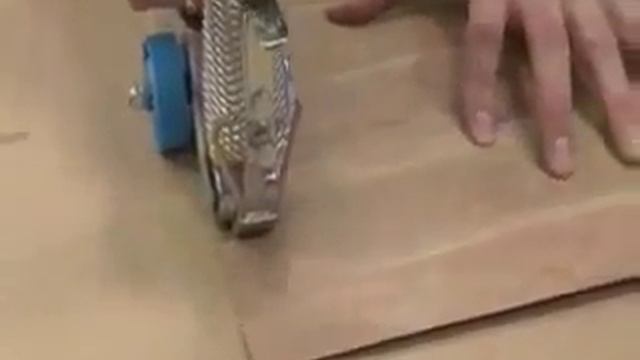 Как работает устройство для сшивки шпона KUPER HFZ/4 смотреть онлайн