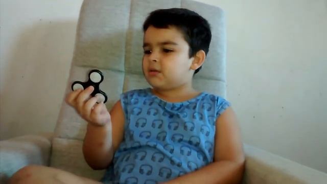 Brincando com meu fidget spinner | Vitor Game смотреть онлайн