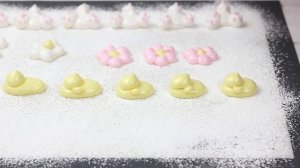 Как украсить куличи необычным способом. Рецепт украшения из маршмеллоу для кулича