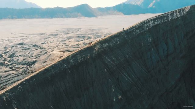 MAD MAX ! Hiking Active Volcano Mount Bromo - (East Java - Indonesia ??) смотреть онлайн