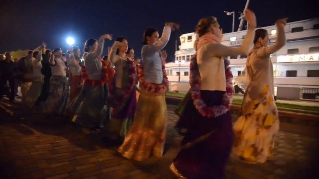 Харинама на набережной с Ратишекхаром пр.- 25.04.2019 смотреть онлайн