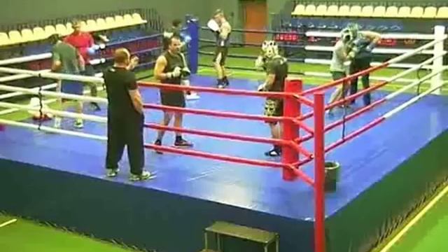 Часть тренировки в зале Академии бокса 08.10.2014 смотреть онлайн