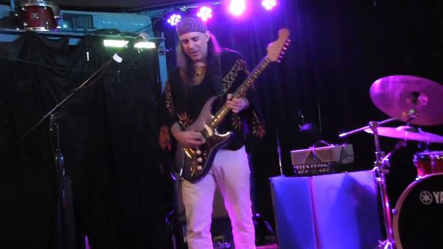 Joe Stuby & Rocking Horse***That Line*** смотреть онлайн