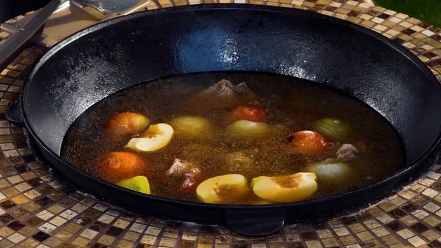 Шурпа прозрачная, золотого цвета и очень вкусная! Такое больше нигде не увидите!